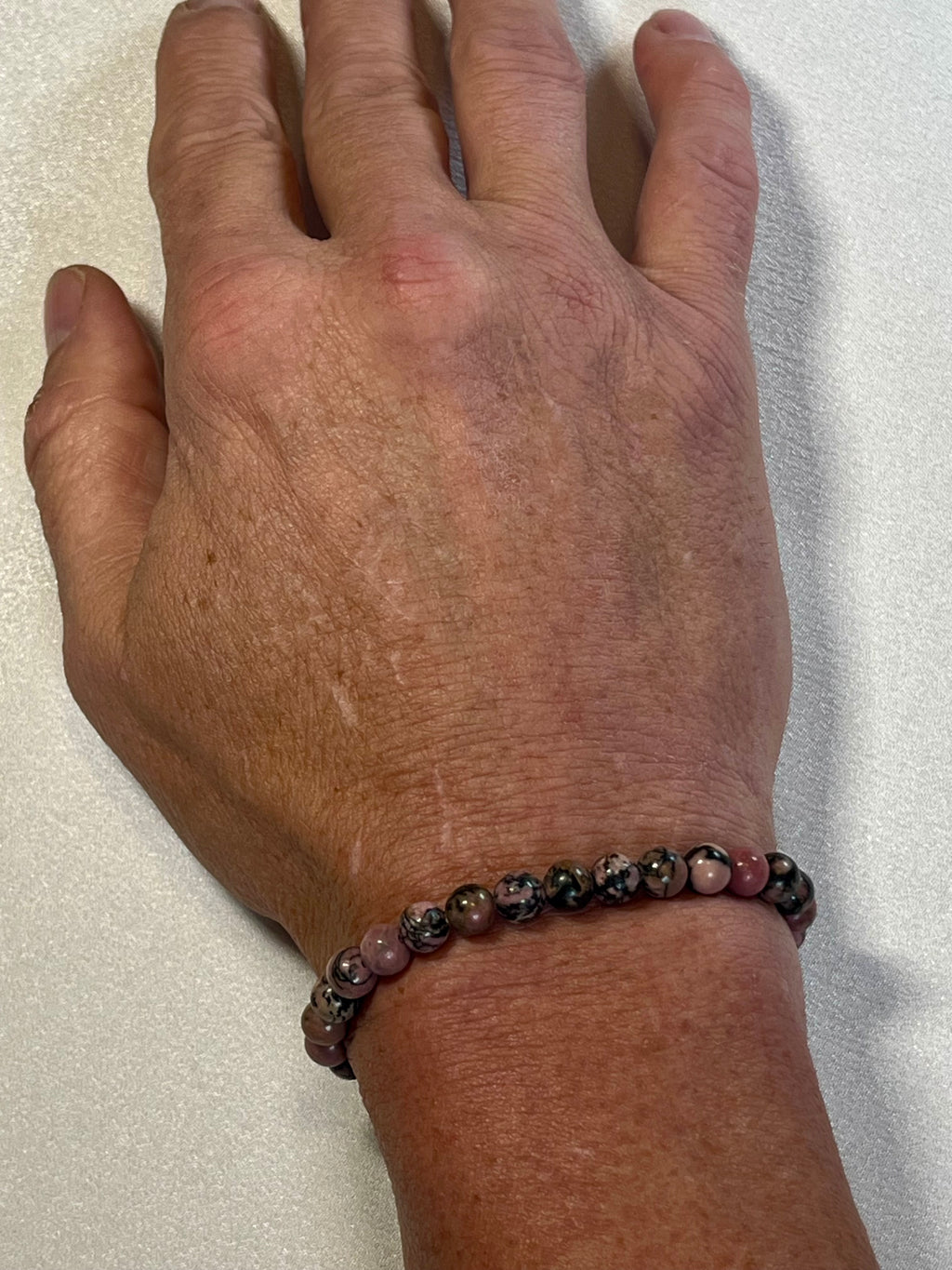 Rhodonite with black matrix smooth round 6mm bead stretch bracelet