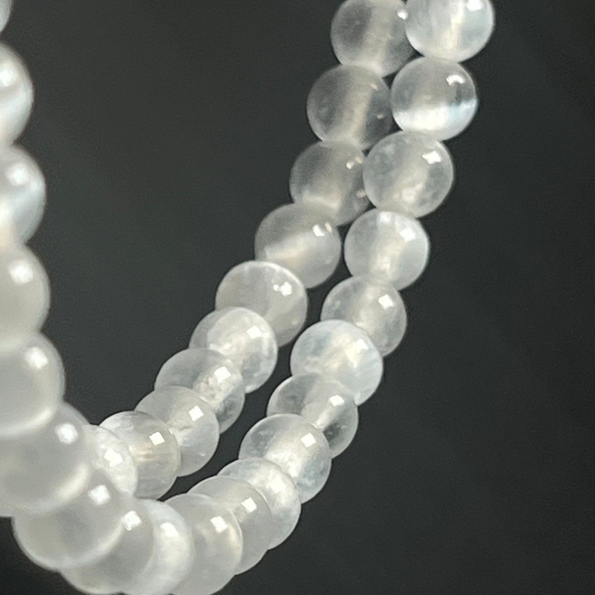 Selenite smooth round 4mm single stretch bracelet