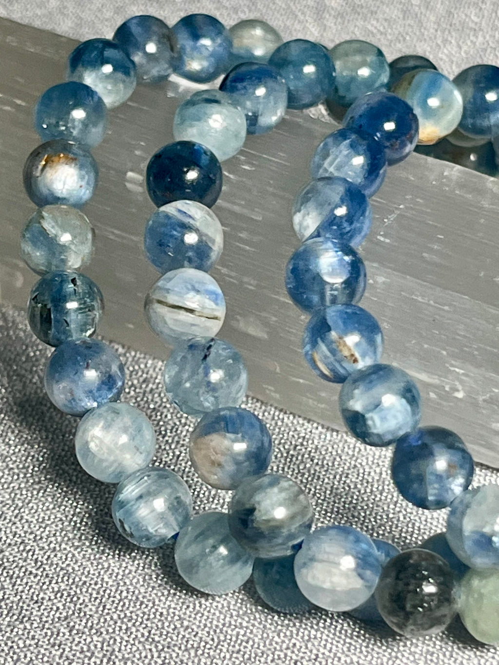 Blue Kyanite Mix smooth round 6mm bead stretch bracelet
