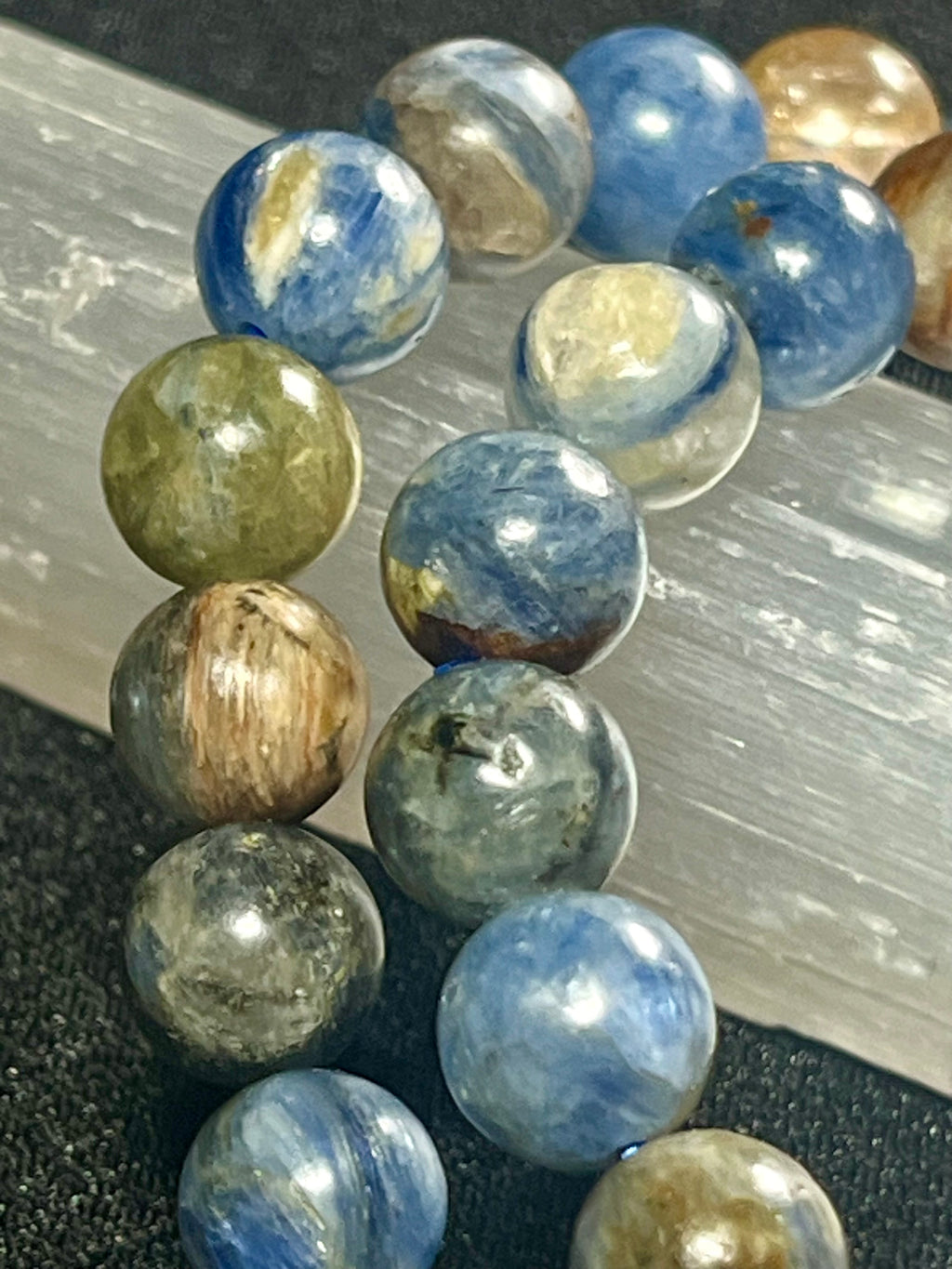Sunset Kyanite smooth round 8mm bead stretch bracelet