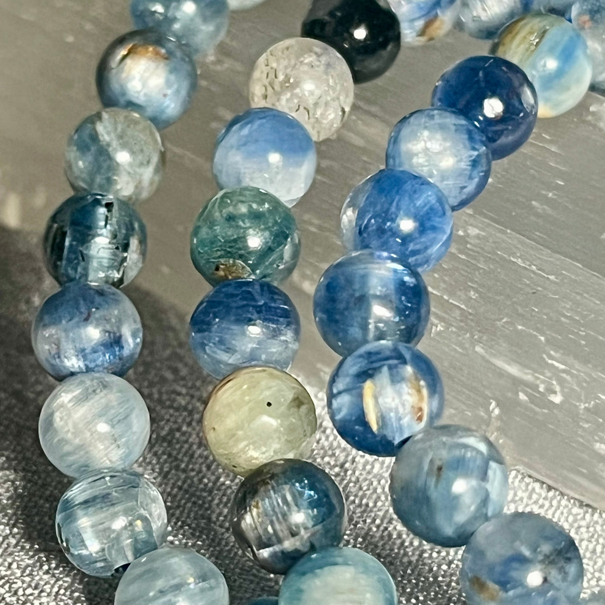 Kyanite Mix smooth round 6mm bead stretch bracelet