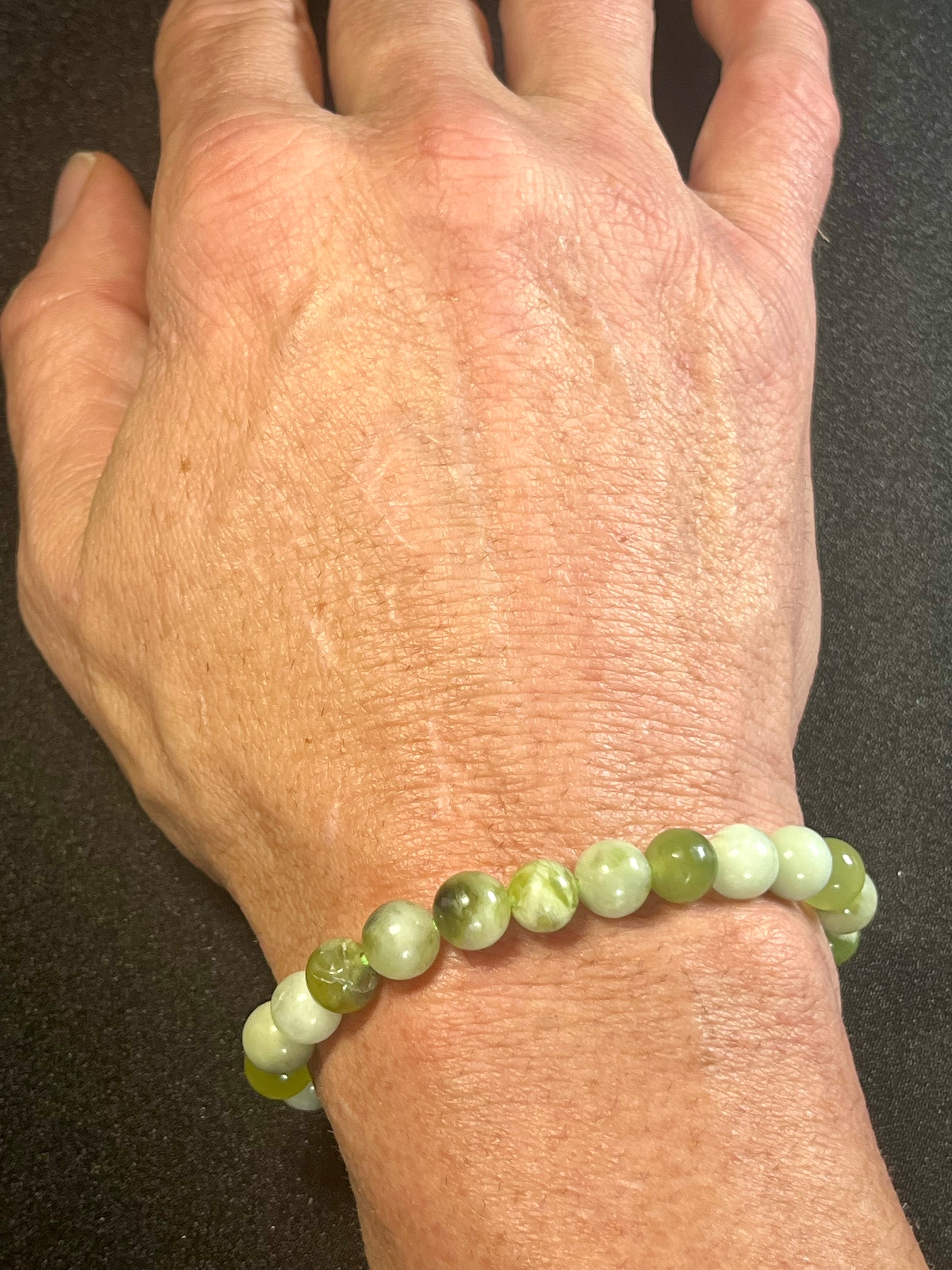Green & White Jade smooth round 8mm bead stretch bracelet