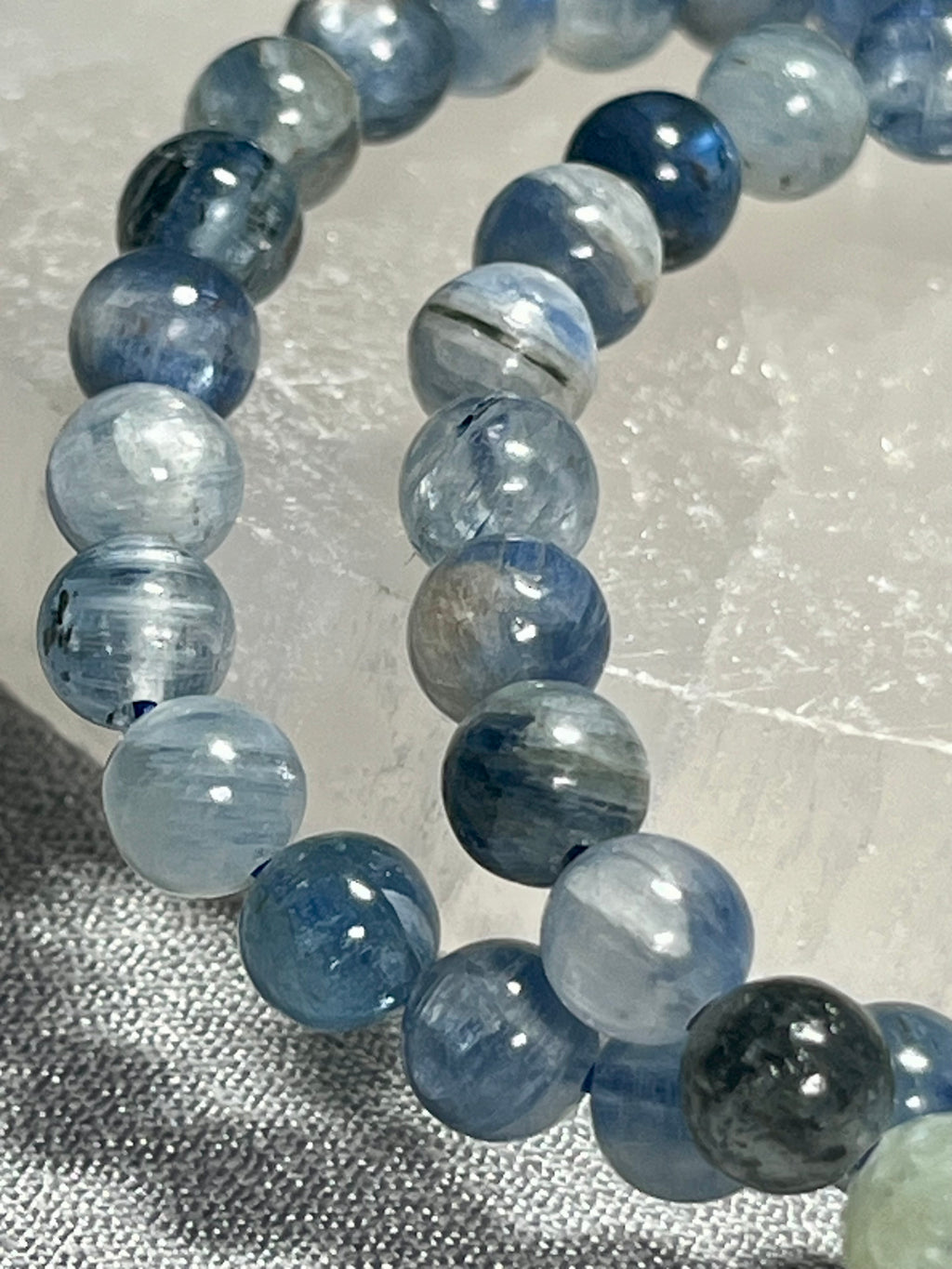 Blue Kyanite Mix smooth round 6mm bead stretch bracelet