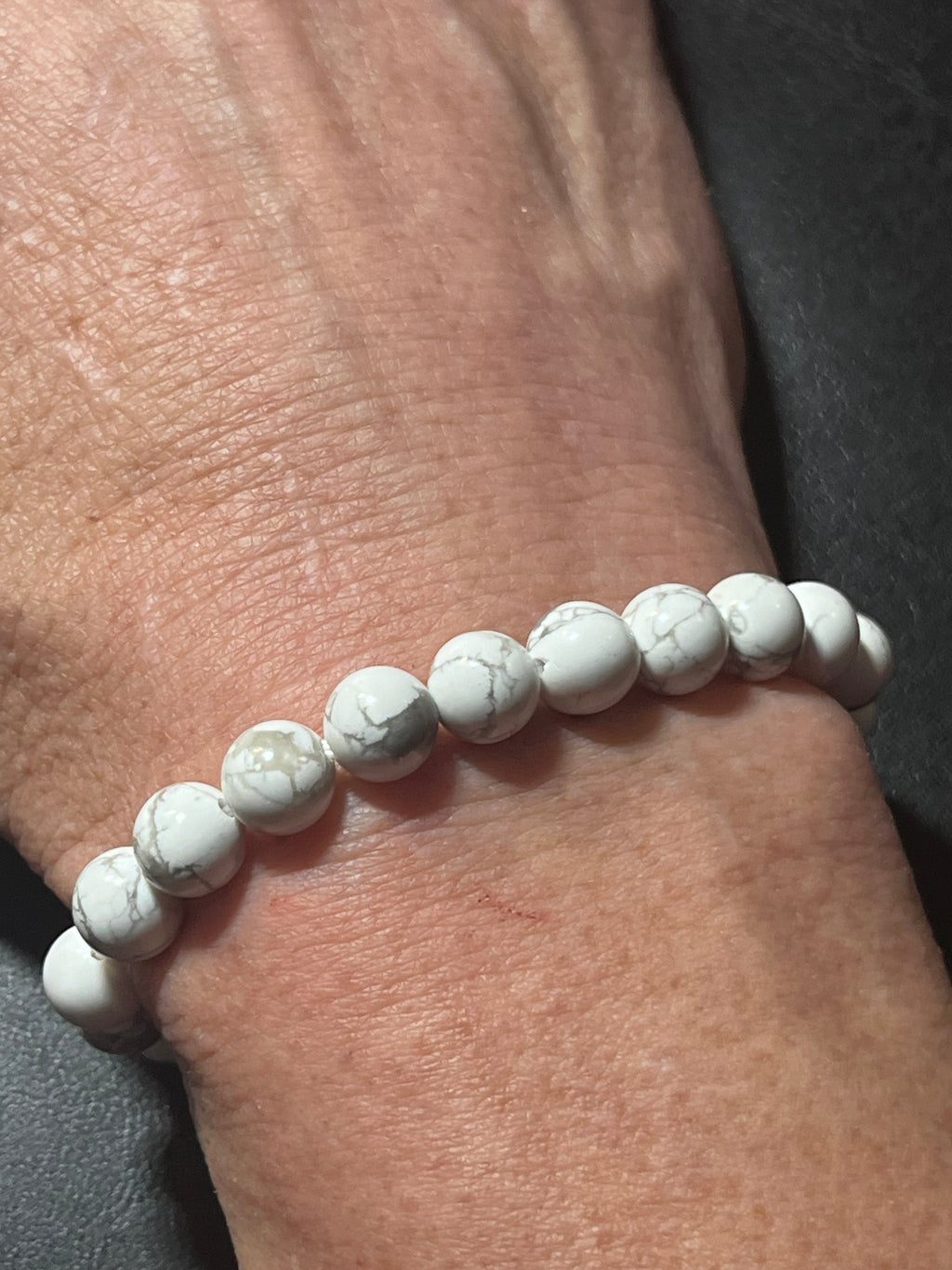 Howlite smooth round 8.5mm bead stretch bracelet