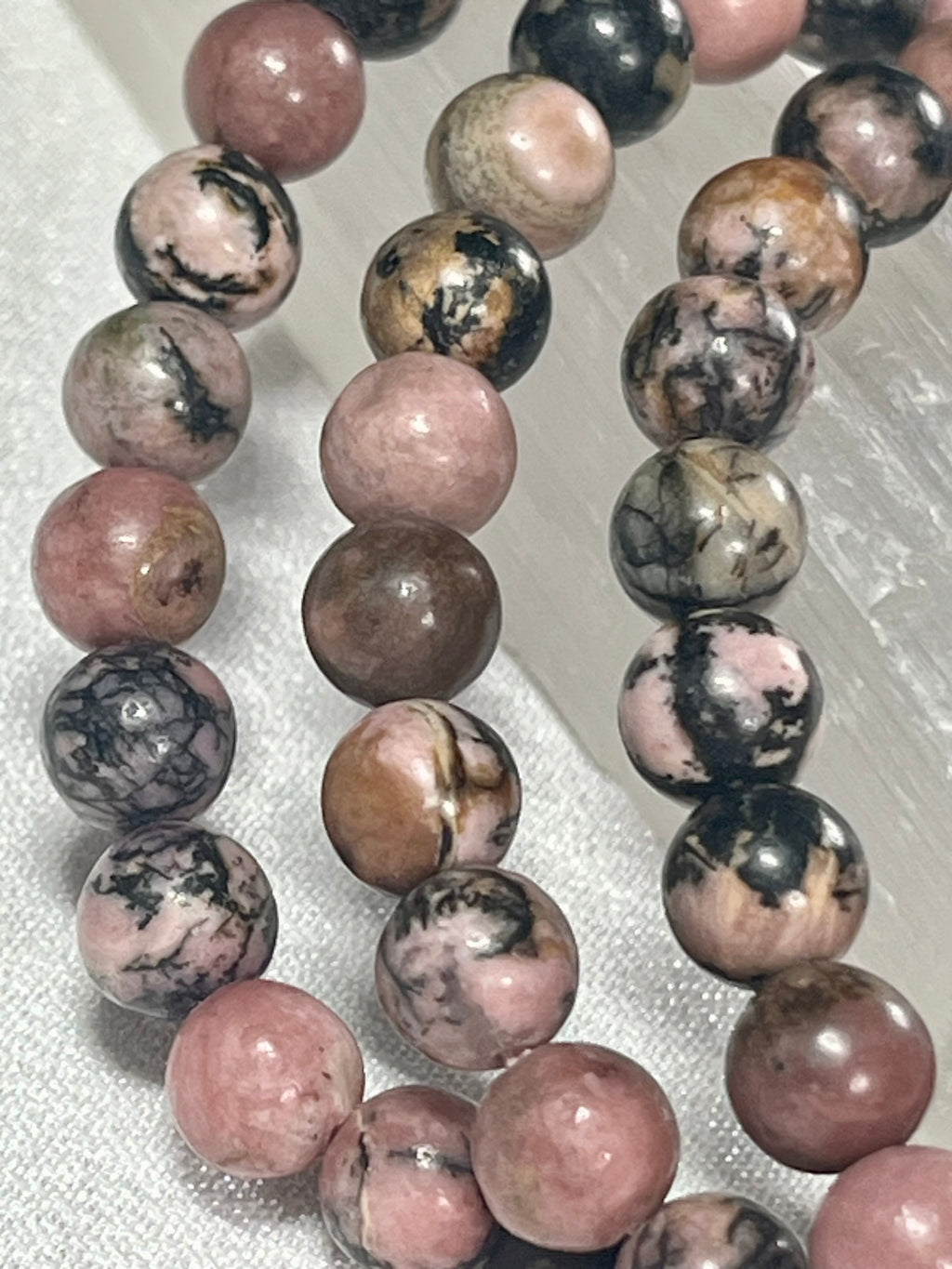 Rhodonite with black matrix smooth round 6mm bead stretch bracelet