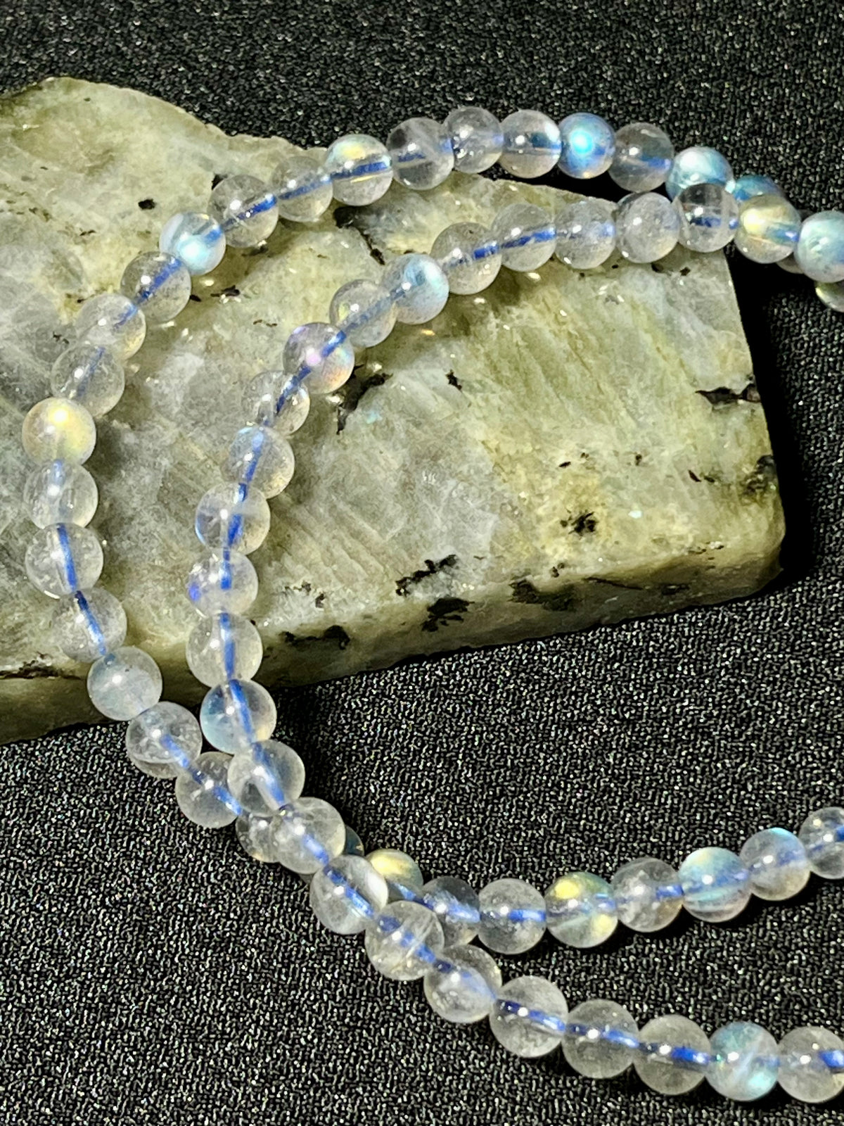 Labradorite smooth round 4mm bead (w/ good flash) stretch bracelet (AA grade)