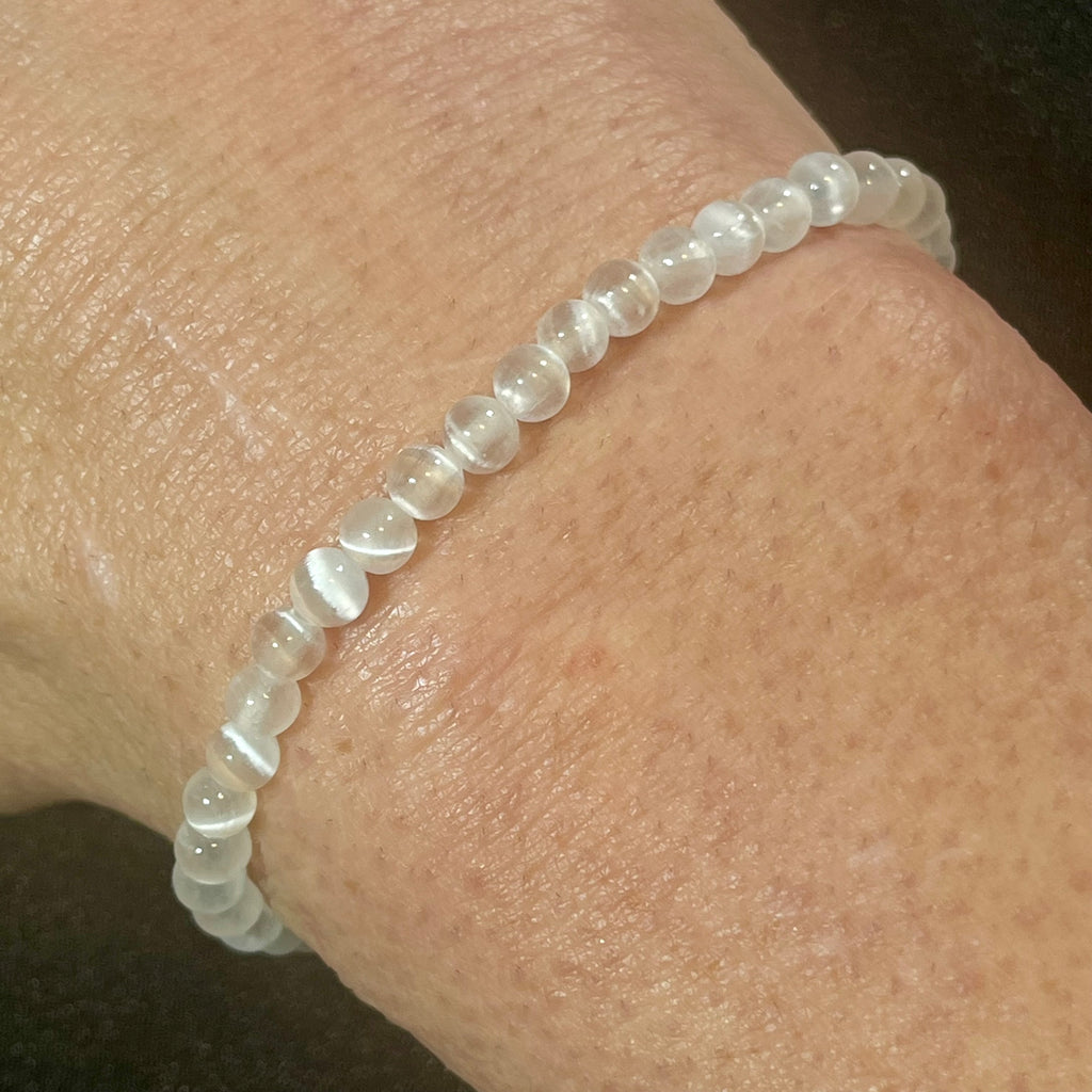Selenite smooth round 4mm single stretch bracelet