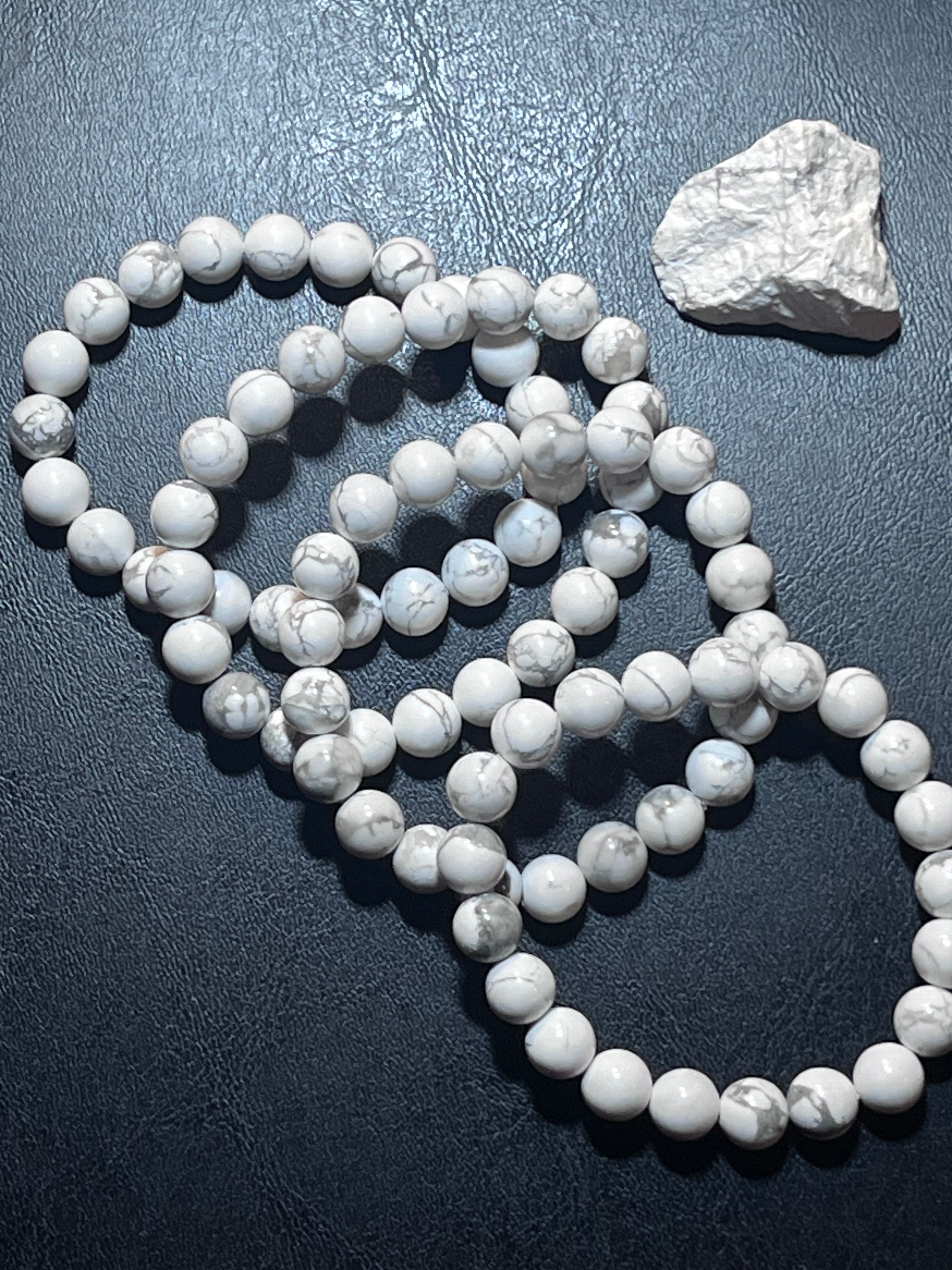 Howlite smooth round 8.5mm bead stretch bracelet