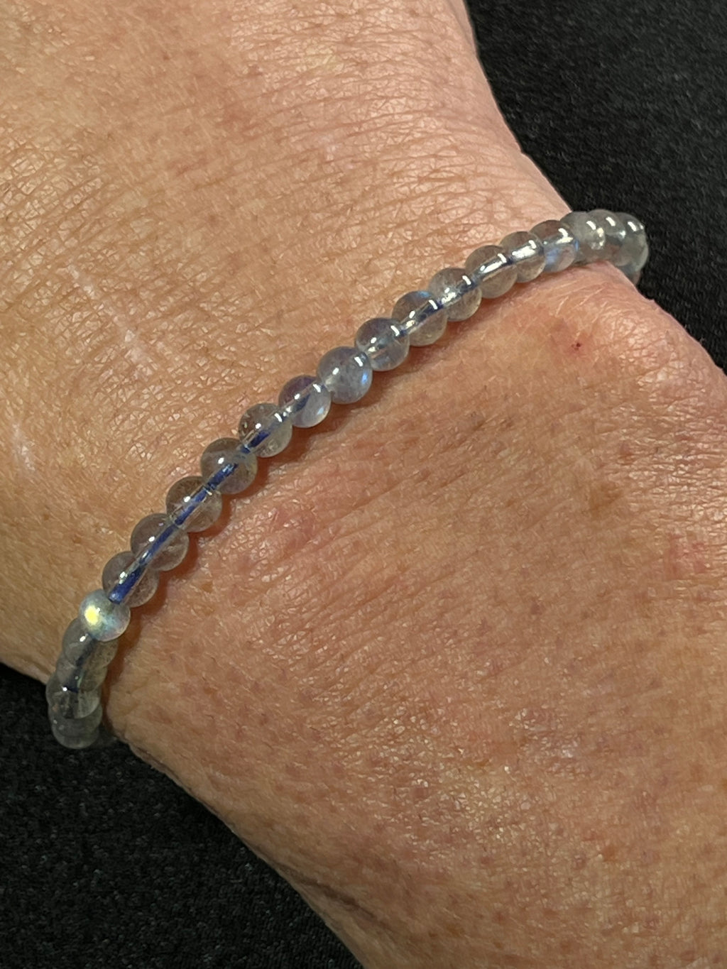 Labradorite smooth round 4mm bead (w/ good flash) stretch bracelet (AA grade)