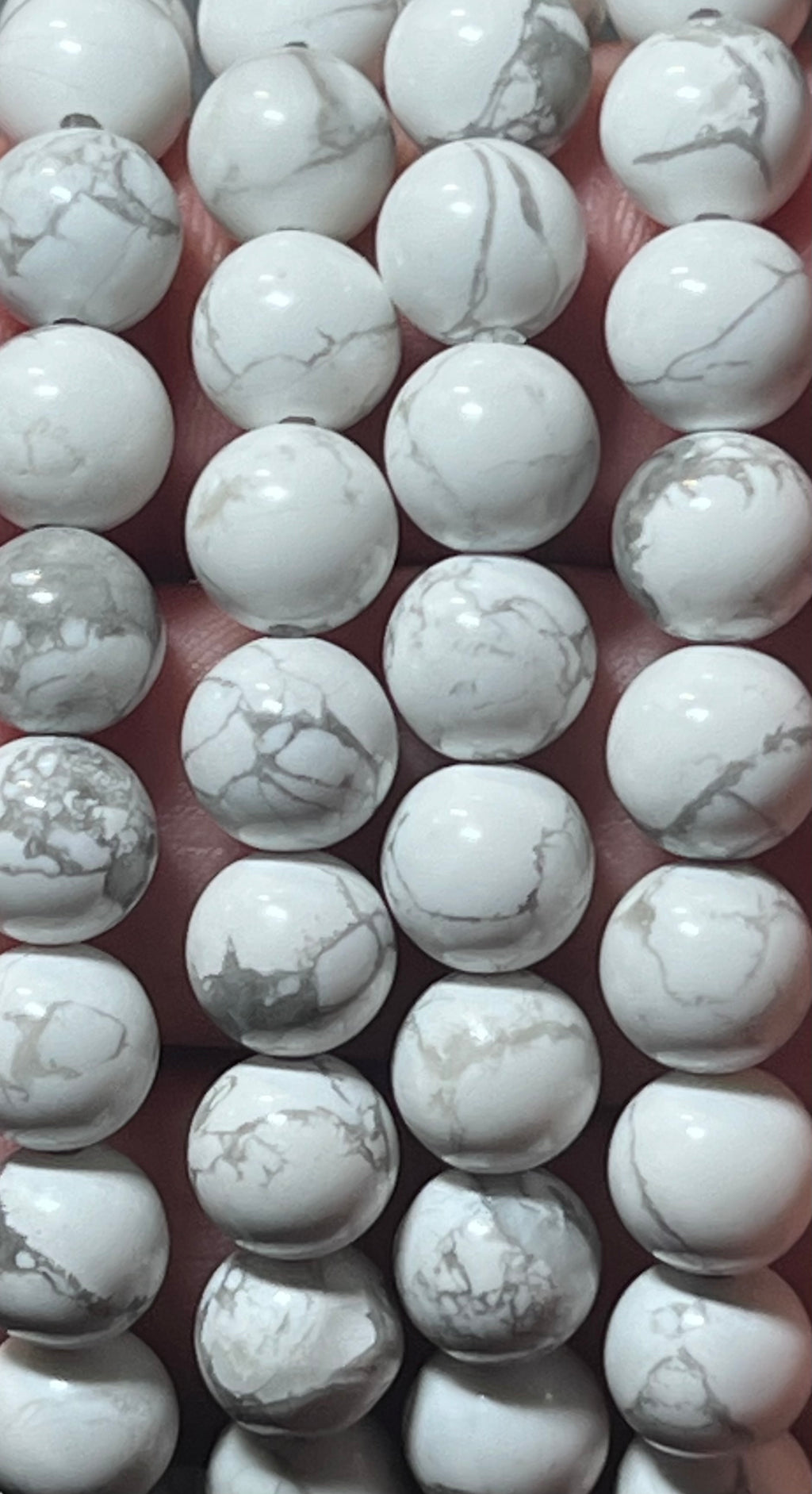 Howlite smooth round 8.5mm bead stretch bracelet