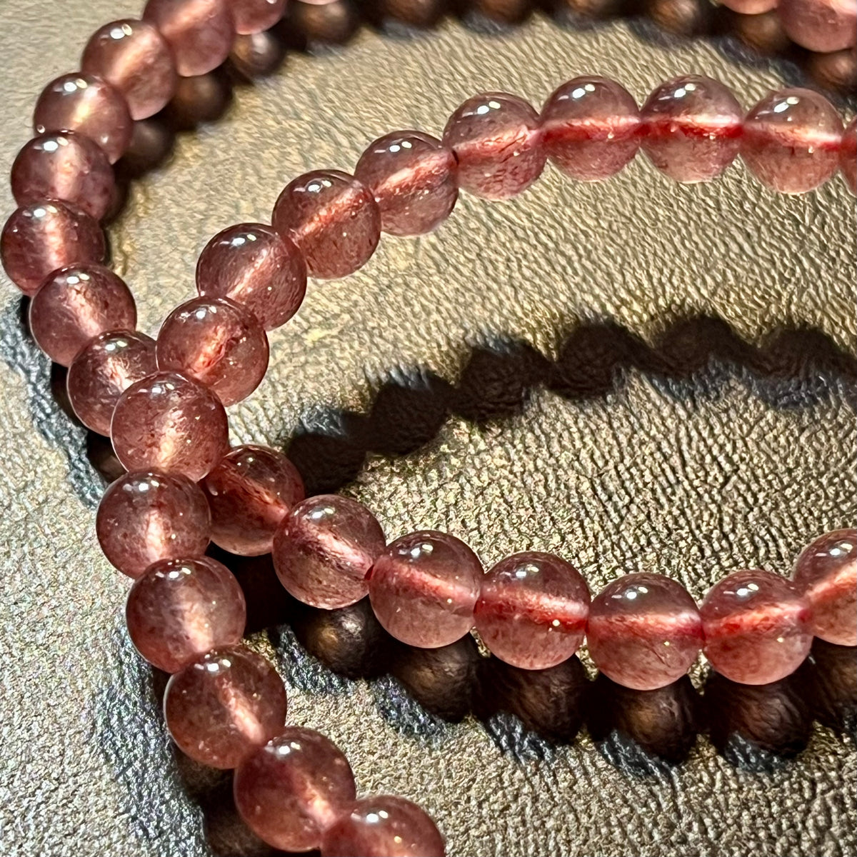 Strawberry Quartz smooth round 6mm bead stretch bracelet (AAA grade)
